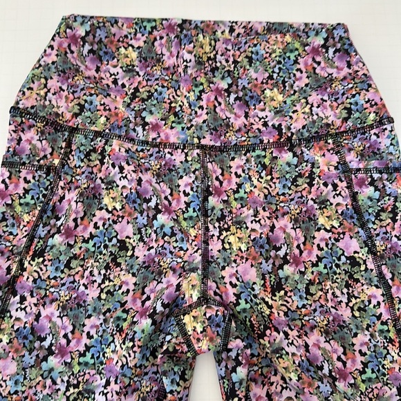 RBK leggings flower Medium NWOT - Picture 3 of 5
